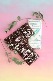 Tablettes En Chocolat Et Fruits De La Passion Maison Leurs Etiquettes De Paques Imprimables Fruit De La Passion Chelsea Meilleur Patissier Chocolat