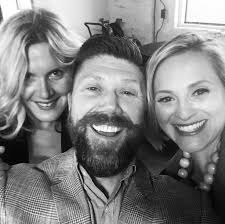 Stay tuned, shoppers' (3 photos)