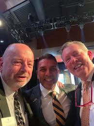 Mike Queen (@beachdeac)