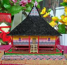 Rumah simalungun ialah rumah tradisional asli batak simalungun, yang memiliki struktur rumah panggung. Jual Miniatur Rumah Adat Batak Simalungun Ukuran Besar Di Lapak Limbong Pc Bukalapak