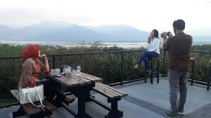 Video viral tiktok wikwik 2021 menjadi video yang beragam dan mudah di temukan, hal ini karena banyaknya kasus video museum yang di unggah, oleh pengguna. Skyview Tempat Ngopi Di Semarang Dengan Pemandangan Danau Rawa Pening Dan Gunung Telomoyo Tribun Travel