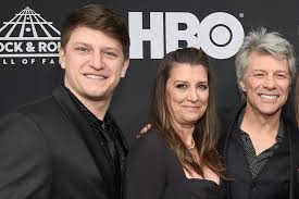 Jake nei giorni scorsi ha condiviso una sua foto con la divisa. Why Jon Bon Jovi S Son Jesse Thinks He S The Favorite Child