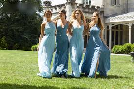 Descubre nuestra gran colección de complementos para bodas y dale el broche final a tu look. Vestidos De Fiesta Moda Y Complementos En Valencia Luna Lluna