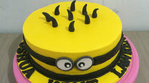 What better way to celebrate at a family gathering than having spicy crawfish and a cutesie tasty cake for dessert? Minion Cake Half Fondant Icing How To Make Youtube