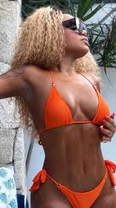 Cenapop · Cariúcha mostra resultado de lipoaspiração em vídeo de biquíni:  “Me sentindo gostosa”