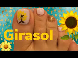 El bicarbonato de sodio absorbe la humedad que puede causar hongos en las uñas de los pies. Diseno Girasol En Unas De Pies Youtube