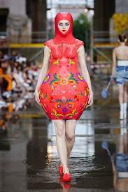 Marina hoermanseder gehört zu den aufstrebenden talenten der deutschen modelandschaft und konnte bereits renommierte newcomer awards gewinnen. Hedi Grager Journalistin Bloggerin Designerin Marina Hoermanseder