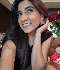 A glimpse of Feb. 🥰⁣ ⁣ Common theme was lots of fun, food, & filming!!!⁣ ⁣ Jan  felt like a year long 🤣, but February felt like a weekend. However, it was