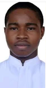 Il s'appelle Michael, c'est l'un des séminaristes enlevé a Kaduna au  Nigeria. Sur les 4, lui seul a été retrouvé mort. Prions pour le repos de  son âme!