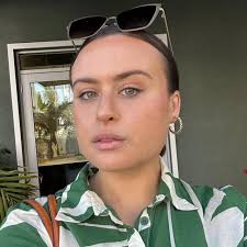 The Baltimore Ravens quarterback Lamar Jackson comforts tight end Mark  Andrews, who dropped the game tying two point conversion, in a clip that  makes me love him even more 😢 What a