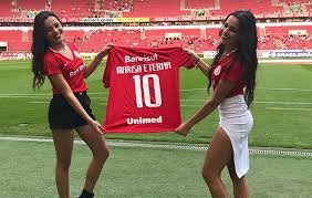 Inter tu és minha paixão. Ex Bbb S Emilly E Mayla Sao Homenageadas Em Jogo Do Inter Ofuxico