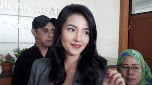 Her birthday, what she did before fame, her family life, fun trivia facts, popularity rankings, and more. Tsania Marwa Siap Ambil Paksa Anak Anaknya Dari Atalarik Syach