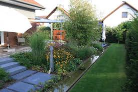 Baum fällen, kalkschicht auftragen und die stauden mit vlies bedecken. Gestaltung Mit Betonstein Garten Von Eckhardt Gmbh Co Kg