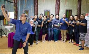 Taman herba nasuha (nasuha spices and herbs paradise) ladang seluas 1,295 hektar ini telah dinobatkan sebagai ladang herba yang terbesar di asia. Jom Lawat Ladang Ladang Herba Nasuha Yang Keluarkan Rempah Ratus Mak Siti