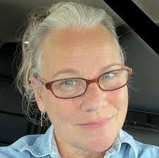 Lisa Crownover's Instagram, Twitter & Facebook