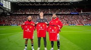 Sesko unveiled as United beat Fiorentina