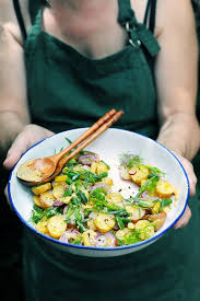 Salade De Pomme De Terre A La Moutarde Et Aux Herbes Recettes De Cuisine Club Carotte Recette Recettes De Cuisine Salade Pomme De Terre Salade Pomme