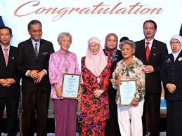 Savesave tema hari guru 2019 for later. Dr Wan Azizah Lahirkan Penghargaan Kepada Jururawat