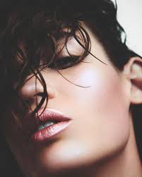 Candy Crush: How to Wear Metallic Makeup for Spring 2025