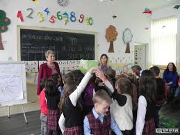 Articole care fac referire la scoala step by step. Foto Moment Aniversar La È™coala GimnazialÄƒ Nr 3 Cugir Cum Au SÄƒrbÄƒtorit Copiii Din Clasa FluturaÈ™ilor 100 De Zile De Step By Step Ziarul Unirea