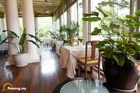 We offer three tiered tea services featuring savory sandwiches, fresh baked scones and or cottage made crumpets and an assortment of decadent desserts. Suffolk House Gopenang