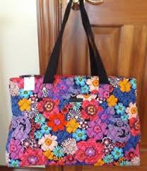 Jeden tag werden tausende neue, hochwertige bilder hinzugefügt. Vera Bradley Triple Fach Reisetasche Blumenmuster Fiesta Wochenende Neu Mit Etikett Ebay