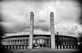 I giochi olimpici invernali, od olimpiadi invernali, sono un evento sportivo che raccoglie gare di sport invernali, ovvero che si svolgono su ghiaccio o neve: La Fiaccola Olimpica E I Suoi Tedofori
