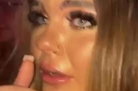 Teenage girl with Michael Jackson phobia in tears on…