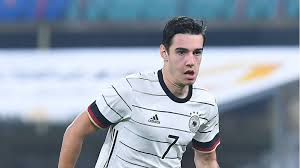 As is often customary with any player that excels at gladbach, borussia dortmund seem to be the most interested party in potentially making an offer for neuhaus this summer. Gladbach Neuhaus Exit Clause Just Below Xhaka Fee Bayern Munich Real Madrid Co Interested Transfermarkt