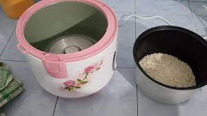 Membuka tutup rice cooker saat proses memasak. Cara Memasak Beras Ketan Mengunakan Rice Cooker Youtube