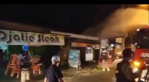 We did not find results for: Viral Pedagang Bandel Langgar Ppkm Aksi Satpol Pp Semprot Warung Pakai Mobil Damkar Banjir Kecaman Poskota Co Id