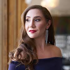 Laura Wilde's Instagram, Twitter & Facebook