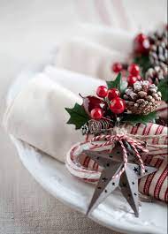 Égayez votre table noël et du réveillon du nouvel an grâce à ce set de six ronds de serviettes en bois, vernis et peints à la main. Rond De Serviette Noel A Faire Soi Meme Pour Dresser La Table Avec Style