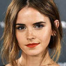 Harry potter star emma watson's chopped all her hair off and revealed her new look to fans on facebook. Emma Watson Hair Evolution Emma Watson Best Hairstyles