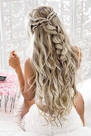 40 Stunning Prom Hairstyle Ideas In 2019 Prom Is Your Night To Slay But There S A Chance You Re St Gelin Sac Modelleri Dugun Sac Modelleri Uzun Sac Modelleri