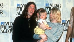 Dave grohl, krist novoselic and pat smear came over to a house where i was living. Wie Dave Grohl Nach Kurt Cobains Tod Kampfte News24viral