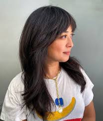 This feather cut for long black hair features large gentle curls to create a cascading effect. 30 Upgraded Feathered Hair Cuts That Are Trendy In 2020 Hair Adviser
