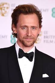 He is the middle child in a family of three born to james norman—a physical chemist, and diana patricia (née servaes)—a former stage manager and an arts administrator. Who Is Tom Hiddleston Dating Tom Hiddleston Girlfriend Wife