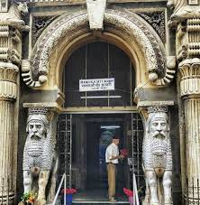 Bombay. The Khada Parsi Statue ...