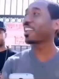 😂😂😂 Aye yall come look at this.