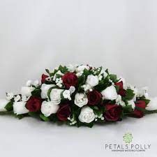 If you're starting to feel the redundancy of the age old romantic delivery. Burgundy White Rose Top Table Decoration