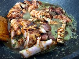 ½ ekor (500 g) ayam, dipotong 10 bagian bahan 2 : Ayam Tanpa Goreng Masak Kicap Pekat Aku Sis Lin