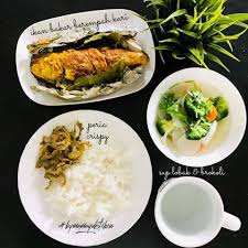 Salad sayuran tidak hanya menyehatkan, tetapi juga penuh warna. Waktu Berpantang Mama Pun Nak Makan Sedap Ini 20 Idea Masakan Pantang Untuk Nikmati Ketika Pantang Pa Ma