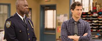 Captain ray holt takes over brooklyn's 99th precinct, which includes detective jake peralta, a talented but carefree detective who's used to doing whatever he wants. Wie Viel Parks Recreation Steckt In Brooklyn Nine Nine Dwdl De