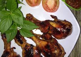 Ayam bacem bakar siap disajikan bersama lalapan. Resep Ayam Bacem Bakar Masakan Mama Mudah