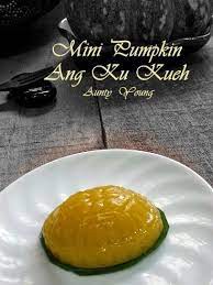 红龟糕在安家是一款受欢迎的娘惹糕 之前分别尝试过班兰红龟糕和番薯豆蓉红龟糕 今天开心赴小拇指之金瓜之约 安迪随缘模出这款久违的红龟糕