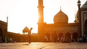 They will then visit the mosque where they offer thanks for their blessings and some visit the family's grave to. Sejarah Awal Sambutan Hari Raya Aidilfitri Denaihati