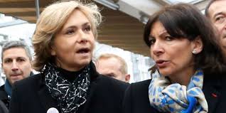 Surtout, elle dénonce les méthodes indignes de ses. Hausse Du Pass Navigo Anne Hidalgo Tacle Valerie Pecresse