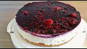 Wer denkt bei omas backkünsten nicht an die sonntägliche kaffeetafel mit marmorkuchen, schwarzwälder kirschtorte oder streuselkuchen? Beerentorte Rote Grutze Torte Youtube