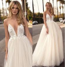 Die 2020 trends brautkleider kollektion ist angekommen. Kaufen Sie Mit Niedrigem Preis German Stuck Sets Grosshandel German Galeriebild Set Auf Hochzeitskleid Mit Schlitz Bilder Alibaba Com